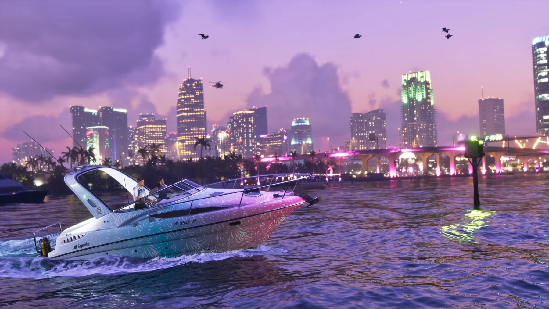 Uma lancha cruza a água ao lado do horizonte de Vice City em GTA 6
